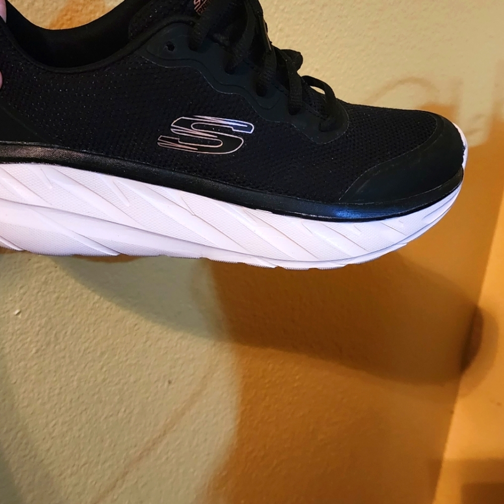 Athletic shoes
